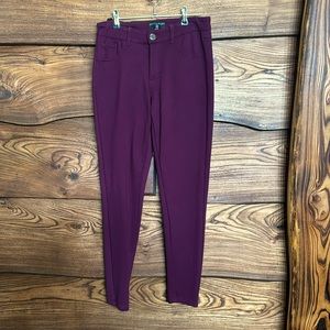 Dictionary D dress pants like new. Maroon   color, lots of stretch. Size 6